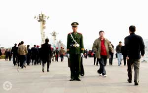 tiananmen square china policeman photographed by Yonit Schiller © 2015 יונית שילר