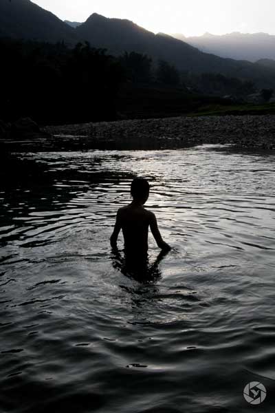 sapa valley vietnam boy photographed by Yonit Schiller © 2015 יונית שילר